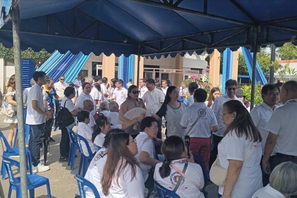  a gathering of the descendants of Tan Juan at the public plaza