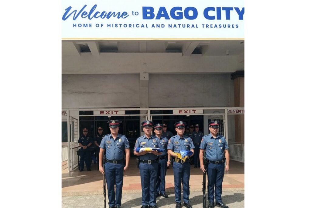 The Philippine and the Bago City flags are solemnly carried to the front of the monument